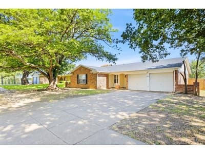 2108 Guinevere Street, Arlington TX 76014