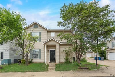 301 Ensenada Plaza, Dallas TX 75211