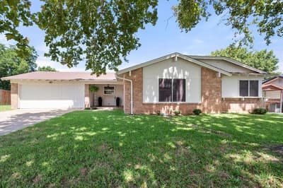 806 Ridgeway Road, Joshua TX 76058