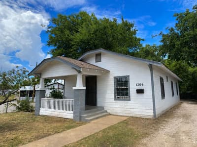 1309 S Riverside Drive, Fort Worth TX 76104