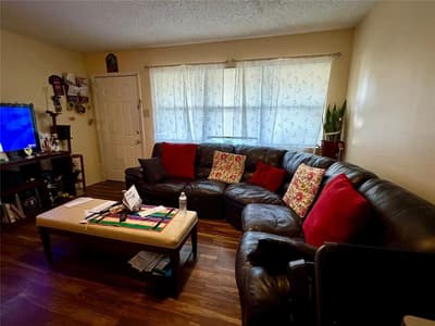 2329 Clover Ridge Drive, Dallas TX 75216 - Photo 2