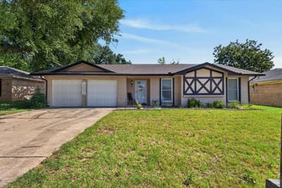 523 Lynnewood Avenue, Burleson TX 76028