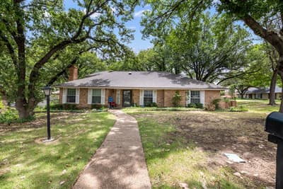 1707 Woodridge Circle, Arlington TX 76013