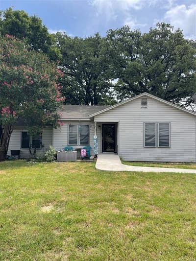 5801 Estes Avenue, Forest Hill TX 76119