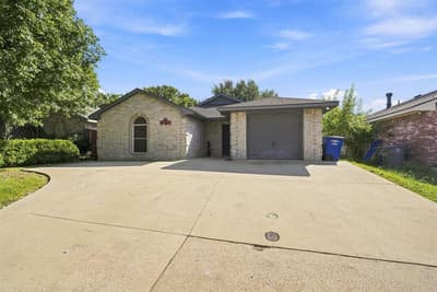 2534 Las Villas Avenue, Dallas TX 75211