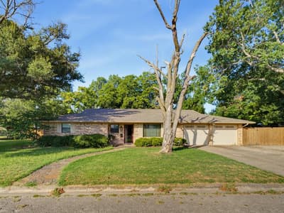 702 Preston Street, Bowie TX 76230