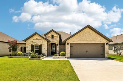 1077 Fleetwood Drive, Justin TX 76247