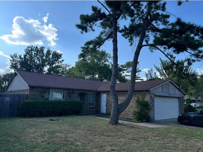 802 Matthews Court, Arlington TX 76012