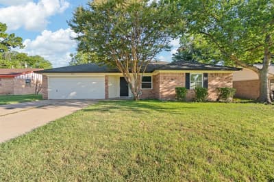 1206 Hemphill Drive, Cleburne TX 76033