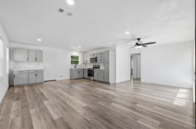 810 N Carrier Parkway, Grand Prairie TX 75050