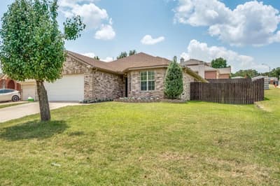 1520 Creekstone Court, Fort Worth TX 76112