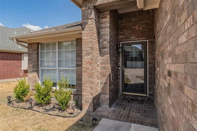4820 Thames Drive, Grand Prairie TX 75052 - Photo 2