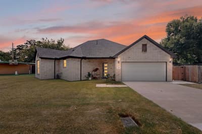 909 Marcellus Court, Arlington TX 76011