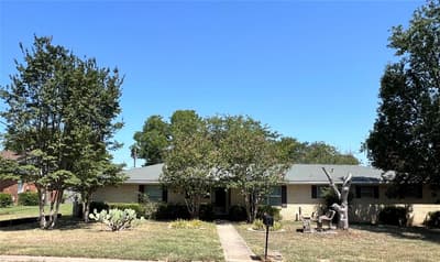 1206 Crestwood Drive, Cleburne TX 76033