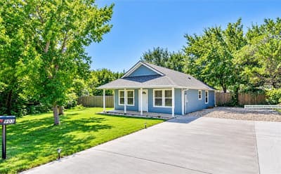 903 Comanche Cove Drive, Granbury TX 76048