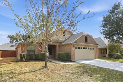 2927 Albares Drive, Grand Prairie TX 75054 - Photo 2