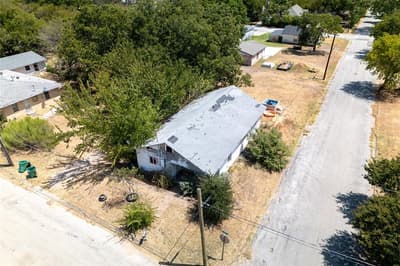1101 Sanders Street, Bowie TX 76230