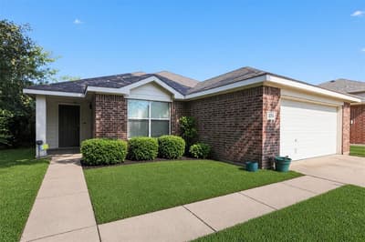 2752 Maegen Circle, Fort Worth TX 76112