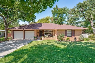 1403 Greenwood Drive, Denton TX 76209 - Photo 2
