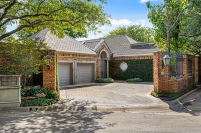 17 Stonecourt Circle, Dallas TX 75225