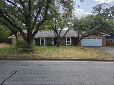 5728 Rockhill Road, Fort Worth TX 76112