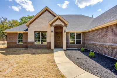 306 Garden Court, Springtown TX 76082