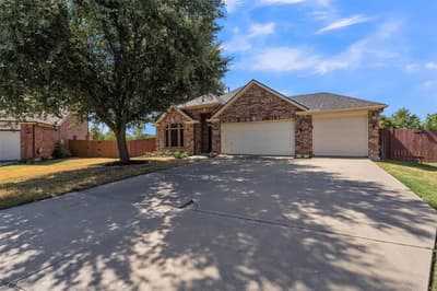 8102 Mansanillo Court, Arlington TX 76002