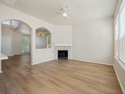 307 Mary Pat Drive, Grand Prairie TX 75052 - Photo 4