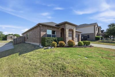7101 Creighton Court, Fort Worth TX 76120 - Photo 2