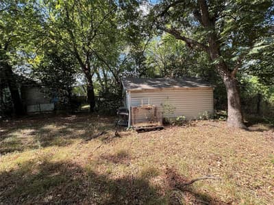 2519 Carpenter Avenue, Dallas TX 75215 - Photo 2