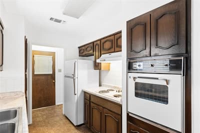 1710 Carla Avenue, Arlington TX 76014 - Photo 5