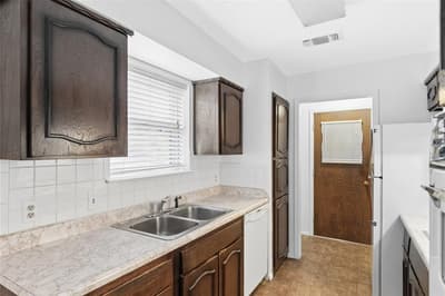1710 Carla Avenue, Arlington TX 76014 - Photo 4