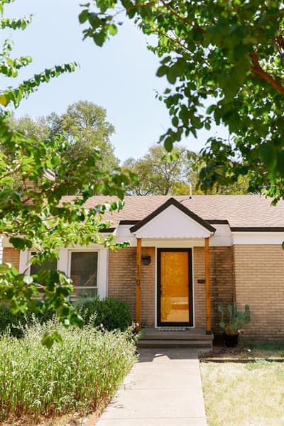 110 N Briscoe Boulevard, Dallas TX 75211