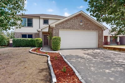 204 Centennial Place, Crowley TX 76036