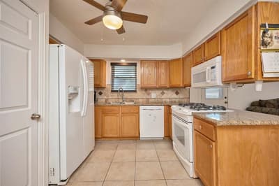 512 E Mission Street, Crowley TX 76036 - Photo 4