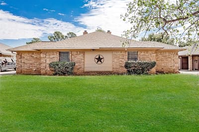 5211 Wild West Drive, Arlington TX 76017 - Photo 2