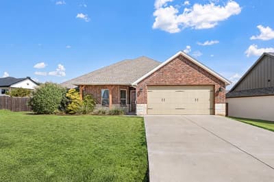 5002 Wearing Way Drive, Granbury TX 76049