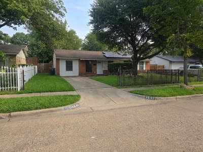 4641 Silver Lake Drive, Dallas TX 75211 - Photo 2
