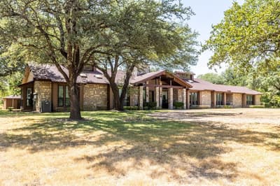 2300 W MAIN Street, Lancaster TX 75146