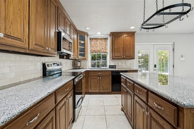 121 N Willow Street, Mansfield TX 76063 - Photo 5