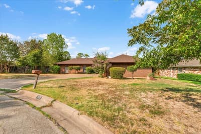 1007 Field Crest Court, Arlington TX 76012