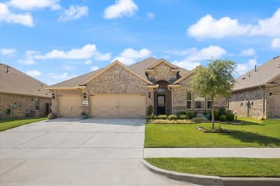1109 Whispering Hill Drive, Mansfield TX 76063