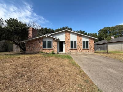 2610 Fallcreek Street, Arlington TX 76014