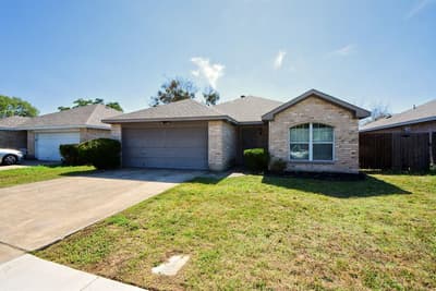 104 Camden Court, Irving TX 75061 - Photo 3