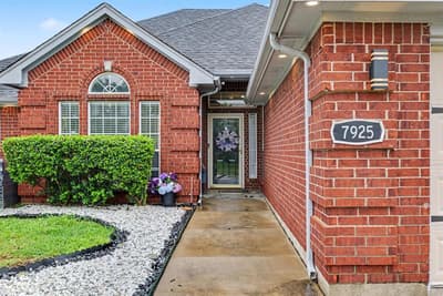 7925 Peregrine Trail, Arlington TX 76001 - Photo 4