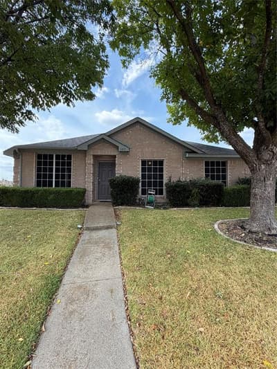 1013 Wentwood Drive, DeSoto TX 75115