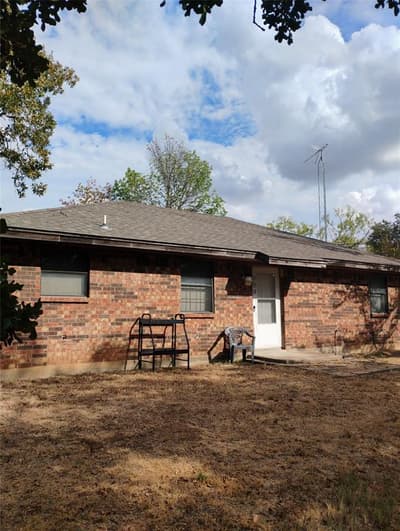 909 Live Oak Street, Lake Bridgeport TX 76426 - Photo 4