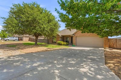 914 Winding Road, Granbury TX 76049 - Photo 2