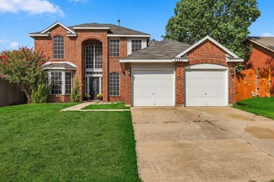 4323 Briar Hill Drive, Grand Prairie TX 75052
