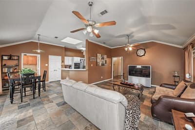 2722 Kingswood Boulevard, Grand Prairie TX 75052 - Photo 3